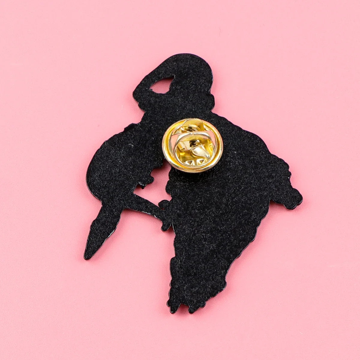 Anime Hunter Enamel Pin – Unisex Brooch for Fans - Close-Up | Kamigami